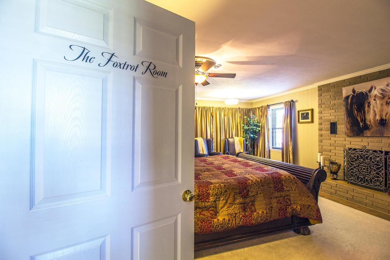 The Foxtrot Inn Ava Bilik gambar